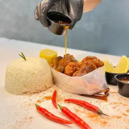 Diving Chicken Meal with Nashville Sauce